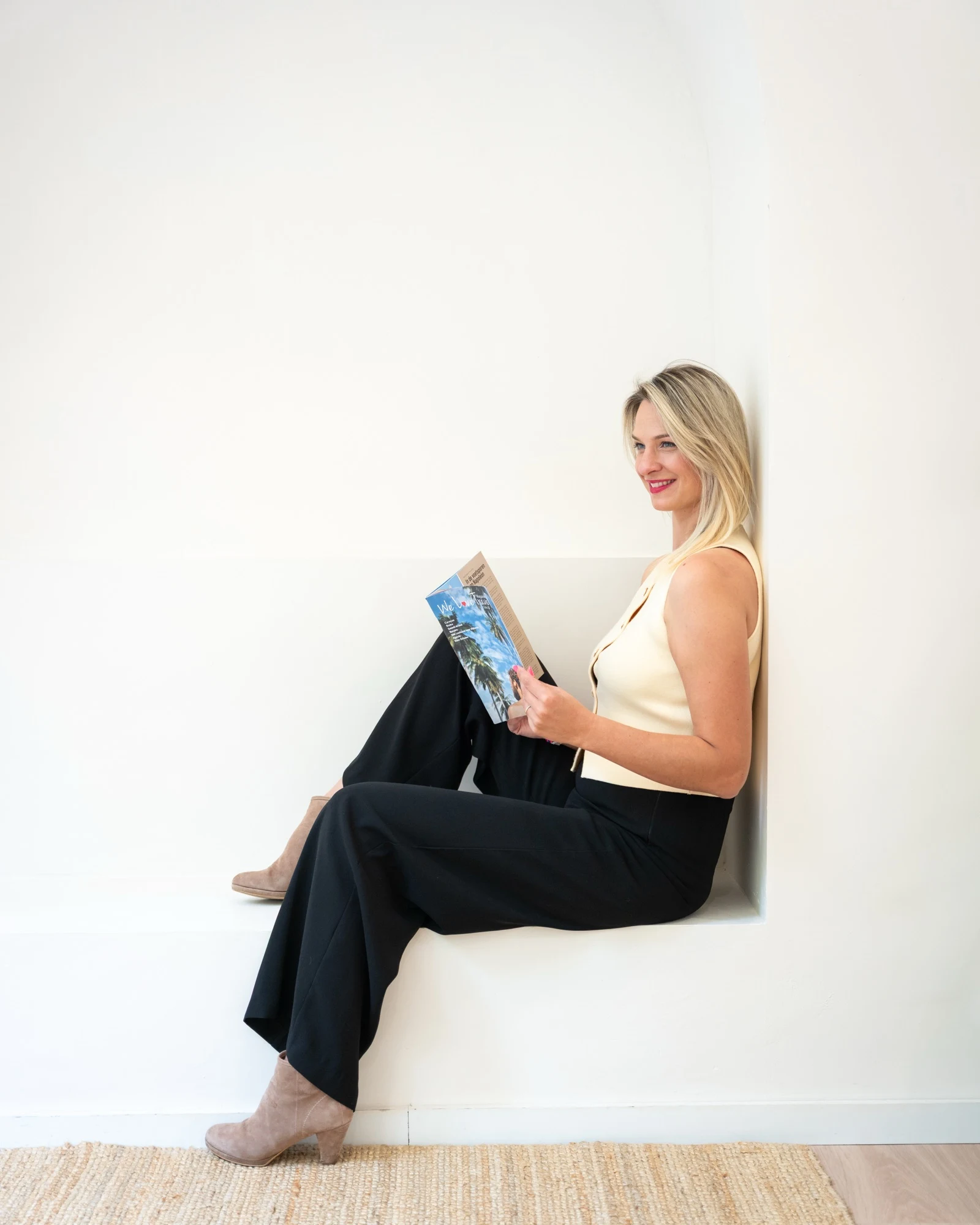 Lianne Jonker met reisboek