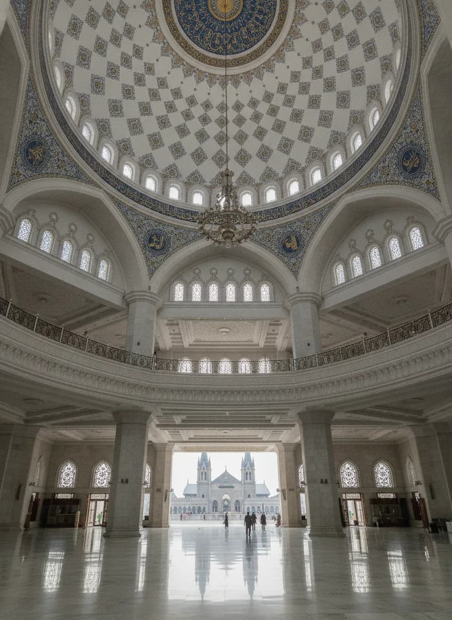 Istiqlal Moskee bezoeken