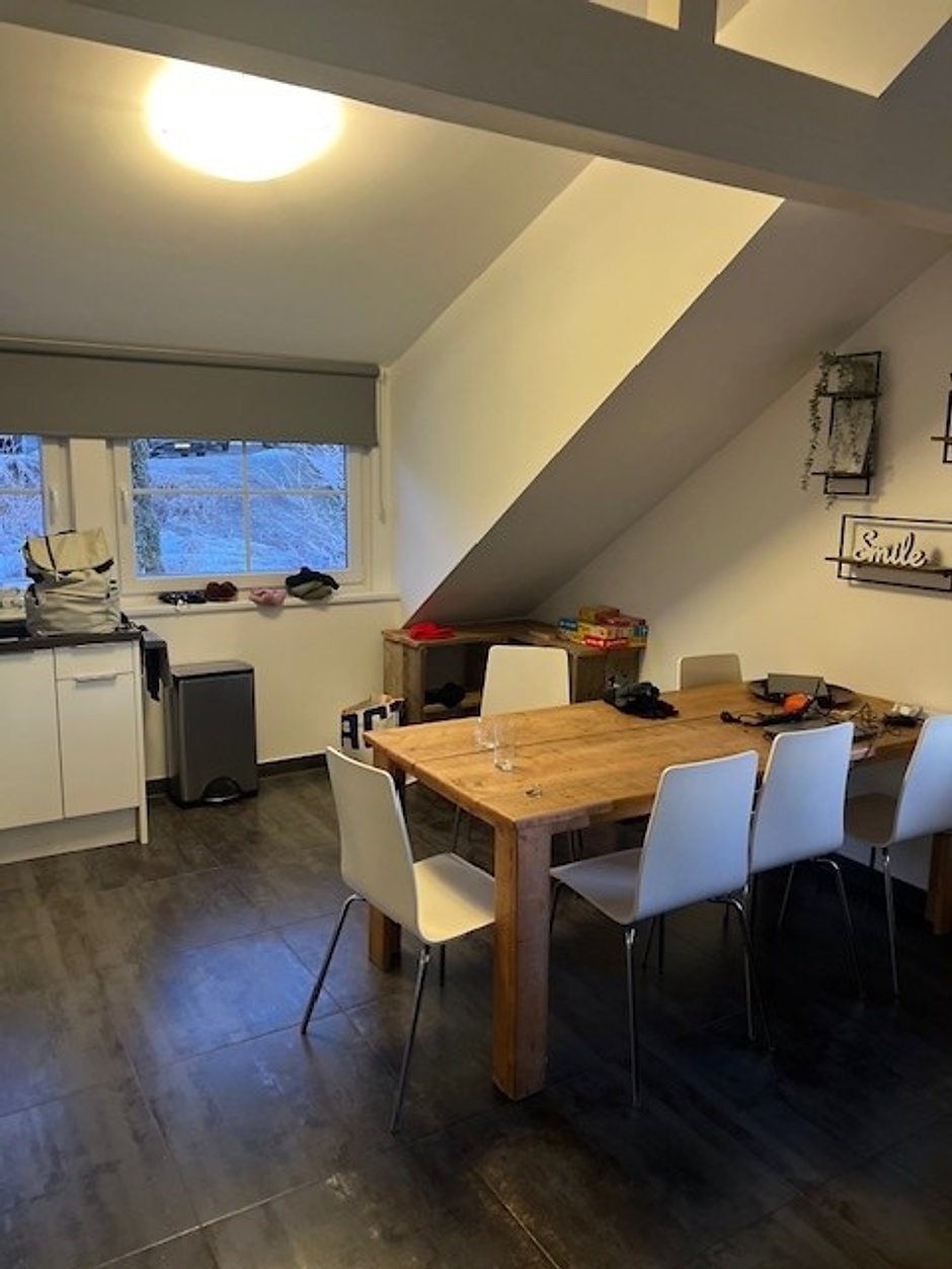Keuken en eethoek van een vakantieappartement in Neuastenberg bij Winterberg